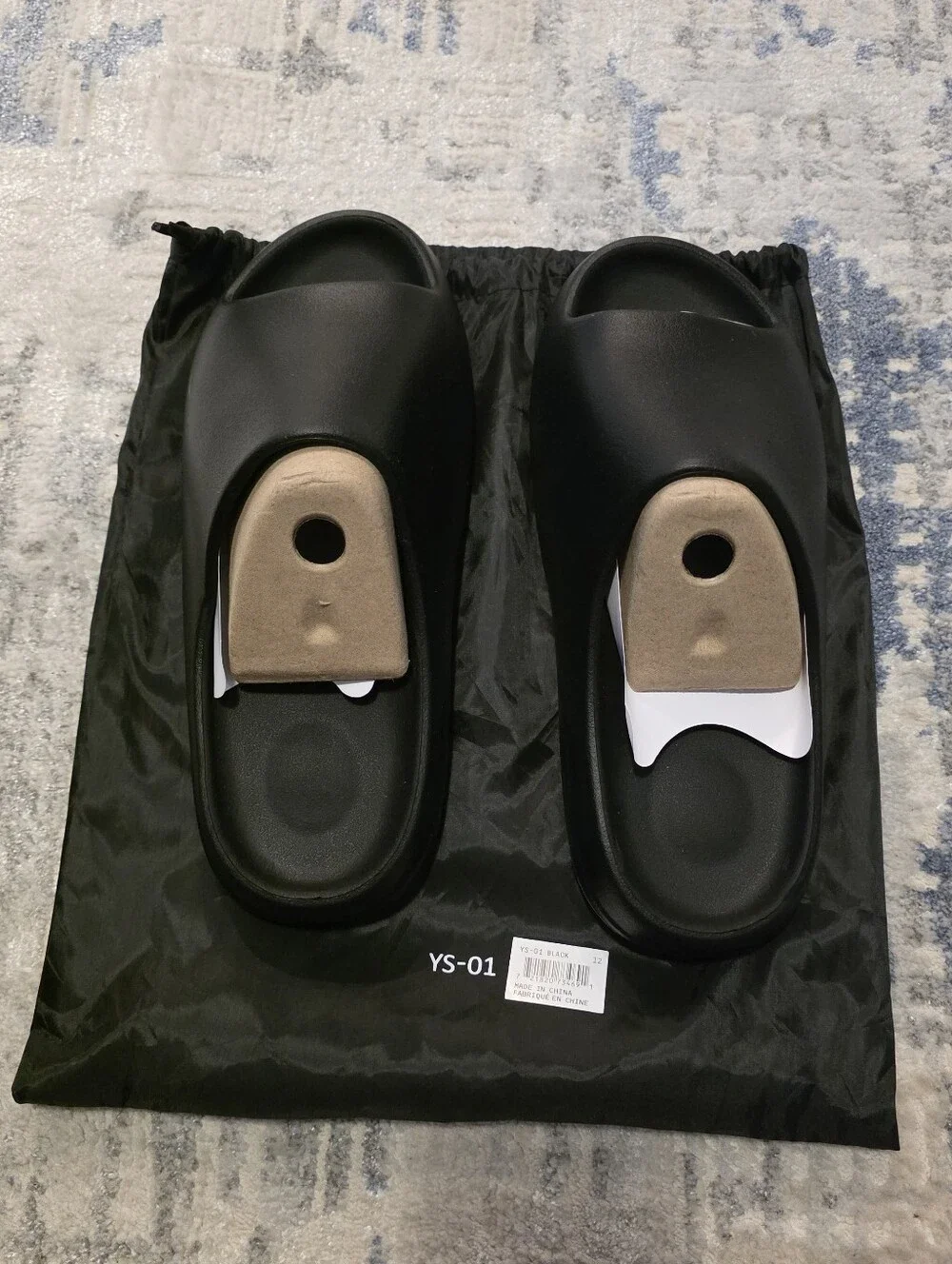 Yeezy Slides Oynx Black Size 12 YS-01